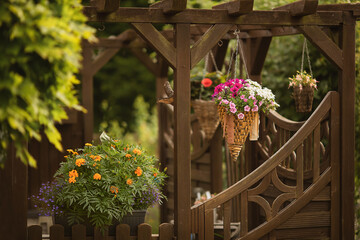 Fototapeta na wymiar Veranda mit Blumen dekoriert.