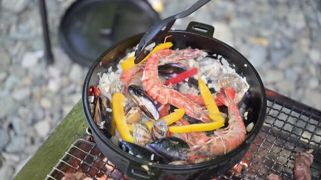 BBQのパエリアの炒め方