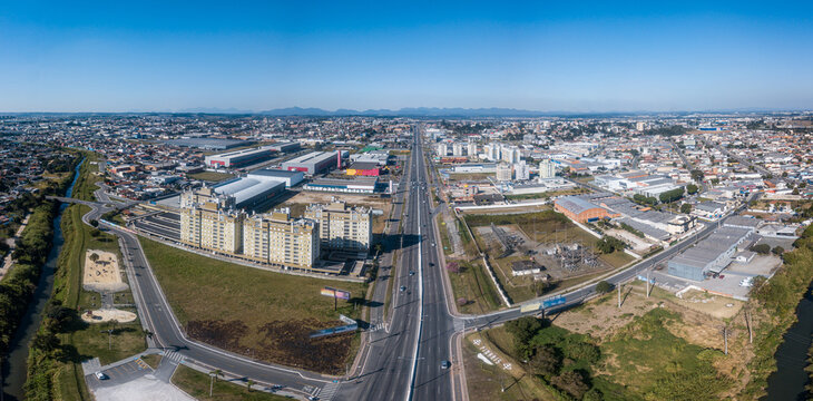 Entrance to the city of Pinhais via the Deputado Jo&atilde;o Leopoldo Jacomel highway. This is the smallest municipality in the State of Paran&aacute; that is located in the metropolitan region of Curitiba (RMC).