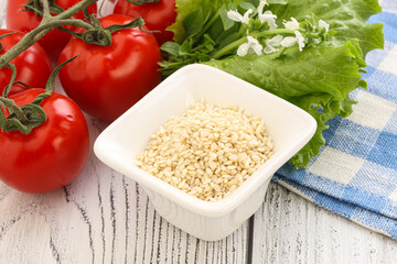 Raw sesame seeds in the bowl