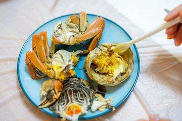Eat chinese hairy crab at home