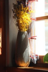  Vaso di fiori , luce naturale