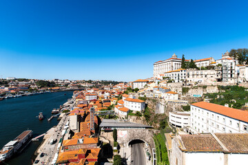 Fototapeta na wymiar Altstadt von Porto mit Blick auf den Douro