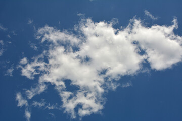 Clouds in the blue sky .