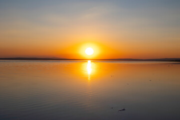 Naklejka premium Sunset or sunrise over the lake. Natura background photo.