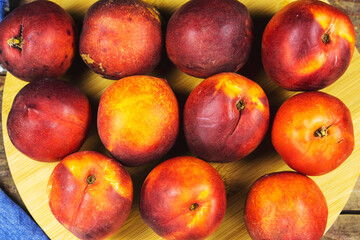 Fototapeta na wymiar background or pattern of fresh peaches wooden board 