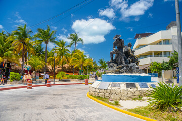 Monument of a fisherman, Al Pescador y Su Familia, Isla Mujeres island, Caribbean Sea, Cancun, Yucatan, Mexico - obrazy, fototapety, plakaty