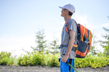 アウトドア　男性　山登り