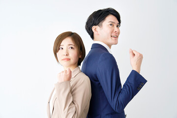 背中合わせでガッツポーズするビジネスウーマンとビジネスマン　白背景