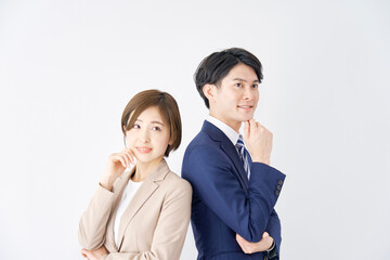 ビジネスウーマンとビジネスマンのポートレート　白背景