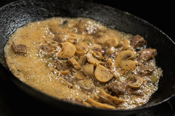 mushroom sauce with cream and meat