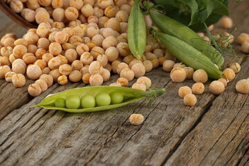 Dry whole peas spilling from a bowl near green peas