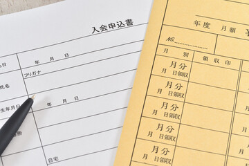 入会申込書とペンと封筒