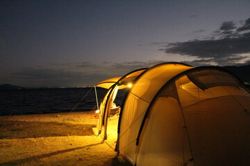 キャンプ場の夜風景