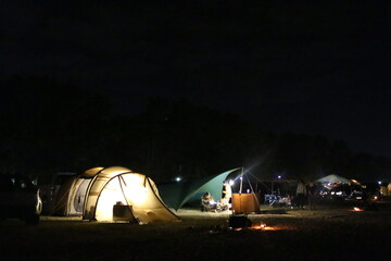 Fototapeta na wymiar 夜のキャンプ風景