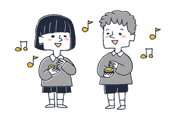 カスタネットを叩く男の子と女の子　保育園、幼稚園で伸び伸びと過ごすこども達