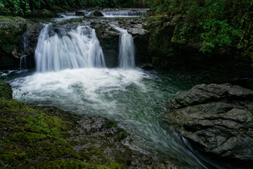Fototapeta na wymiar Six Mile Creek walkway, the weir and waterfall, Murchison, south island, Aotearoa / New Zealand