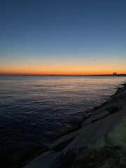 Obraz premium sunset view of Maltepe coast in Istanbul. Travel to Istanbul background photo. 