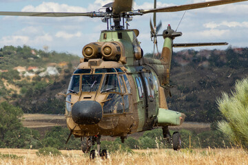 Helicóptero de transporte militar