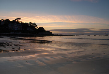 Coucher de soleil sur la plage du Trestraou, Perros-Guirec, Bretagne, France