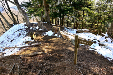 丹沢の辺室山　辺室山縦走コースの鍋嵐東尾根入口
