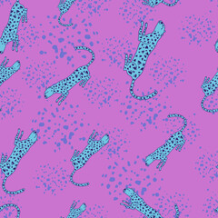 Doodle cheetah seamless pattern. Hand drawn cute leopard endless wallpaper. Wild animals background.