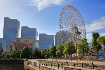 横浜みなとみらいと青空