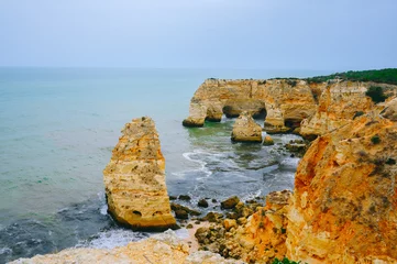 Crédence de cuisine en verre imprimé Plage de Marinha, Algarve, Portugal beach and rocks on algarve portugal