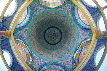 Architecture mosaic decoration of the Dome of the Rock or Qubbat as-Sakhrah in Arabic, on Temple Mount. Ceiling with Islamic art, patterns, tile, ornaments. Jerusalem, Israel. © kerocan