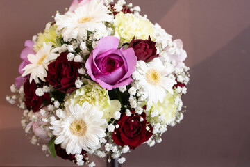 Bouquet of pink and red roses and white gerbera