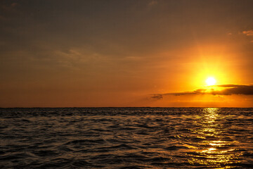 Couché de soleil sur l'océan indien. Île de La Réunion

