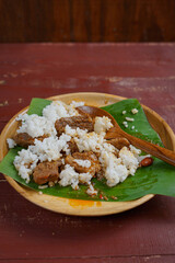 Meat rendang and white rice in a plate.