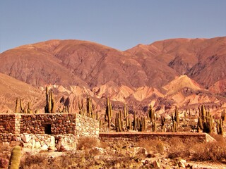 casa de piedra en el desierto 