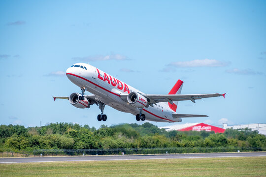 Lauda Airbus A320 departing Manchester Airport