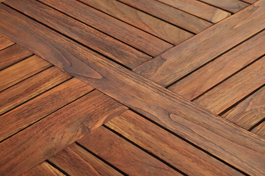 Beautiful renovated teak garden table.
Piękny odnowiony st&oacute;ł ogrodowy z drewna tekowego.