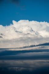 Fototapeta premium Natural background of white cumulus clouds on blue sky 