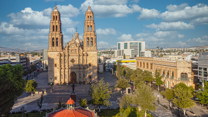 Chihuahua town square with cathedral facade - obrazy, fototapety, plakaty