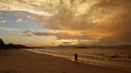 Sunset na praia Canasvieiras Florianópolis