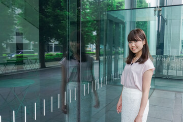 ビジネスカジュアル女性