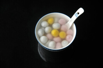 Sweet dumplings made of glutinous rice flour	