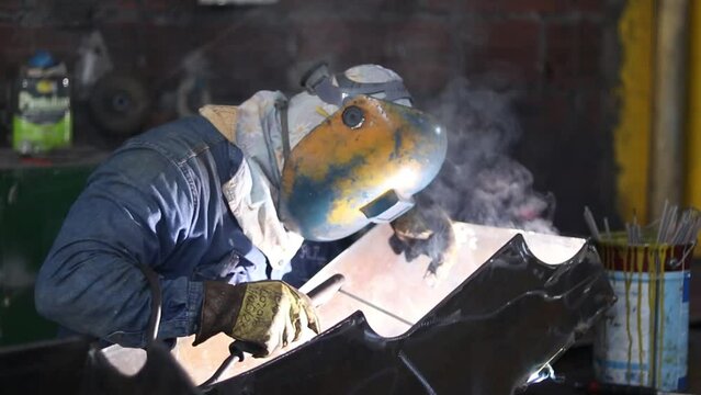 welding worker in metal industry