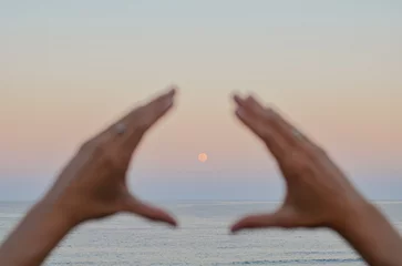 Zelfklevend Fotobehang Full Moon moonrise between hands Sunshine Beach Noosa Heads Australia supermoon  © Valeria