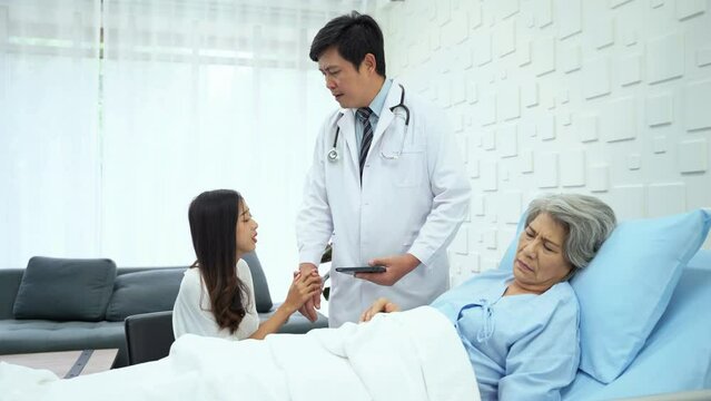 Specialist male doctor came to report the worsening symptoms of elderly female patients. The female patient's daughter asked a male doctor to help her mother to the best of his ability.
