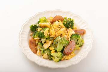 ブロッコリーとウインナーのたまご炒め