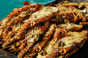 frisch gegrillte Langusten auf einem Boot in der Karibik