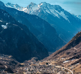 dolina Alpach, góry, wioska, śnieg, przestrzeń, droga, podróż, wakacje, europa © Kojder