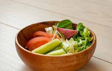 Salad on the table.  テーブルの上のサラダ