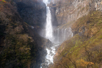 紅葉の華厳の滝