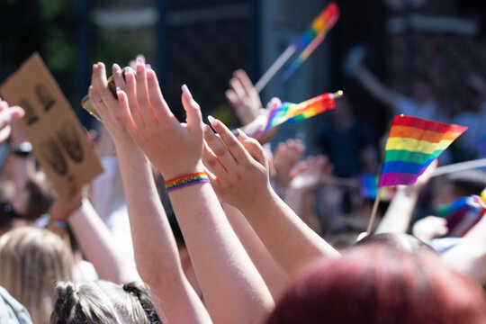Meschen auf der Parade zum CSD, Christopher Street Day in K&ouml;ln