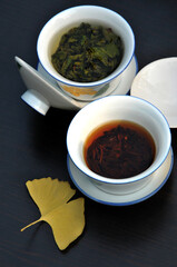 Traditional Chinese Tea Pot Set and ginkgo leaf
